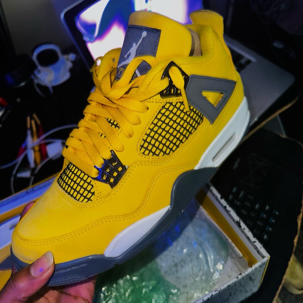 Jordan 4 Retro ‘Lightning 2021’